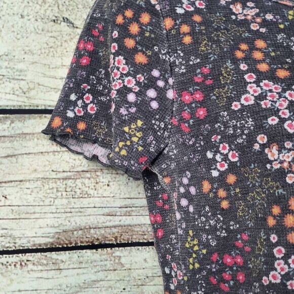 American Eagle Women’s L Ribbed Floral Lettuce Hem Crop Top Black Multi Short Sl - Picture 3 of 7